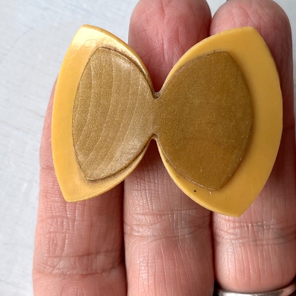 Vintage 30's Celluloid Bow Tie Butterfly Brooch Romantic Layered 2 Tone Yellow - Picture 6 of 10